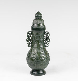 Jade Vase With Cover - PetitMusee