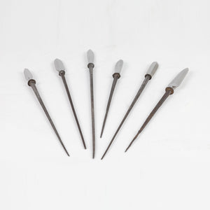 P1806 Set Of Nine Arrowheads (Yanone)